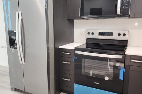 Condo in Sunrise, Florida, 1 bedroom  № 1820110 - photo 8