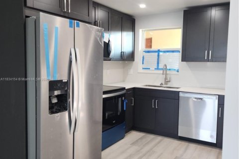 Condo in Sunrise, Florida, 1 bedroom  № 1820110 - photo 4
