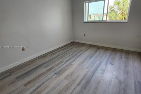 Condo in Sunrise, Florida, 1 bedroom  № 1820110 - photo 11