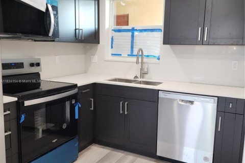Condo in Sunrise, Florida, 1 bedroom  № 1820110 - photo 3