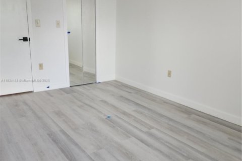 Condo in Sunrise, Florida, 1 bedroom  № 1820110 - photo 12
