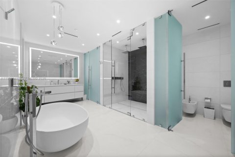 Condo in Miami, Florida, 5 bedrooms  № 2025068 - photo 21