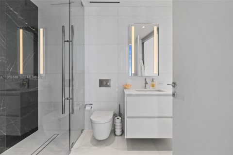 Condo in Miami, Florida, 5 bedrooms  № 2025068 - photo 17