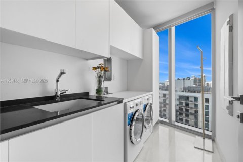 Condo in Miami, Florida, 5 bedrooms  № 2025068 - photo 12