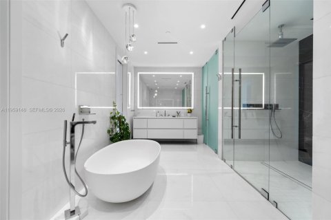 Condo in Miami, Florida, 5 bedrooms  № 2025068 - photo 19
