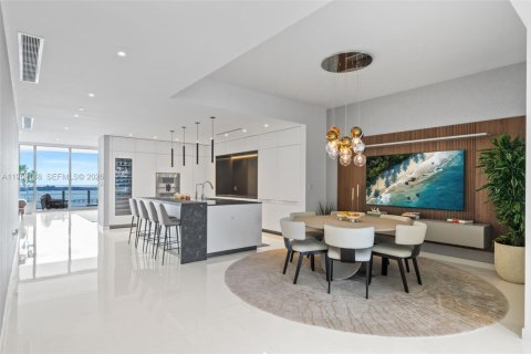 Condo in Miami, Florida, 5 bedrooms  № 2025068 - photo 8