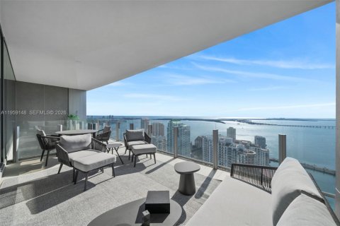 Condo in Miami, Florida, 5 bedrooms  № 2025068 - photo 2
