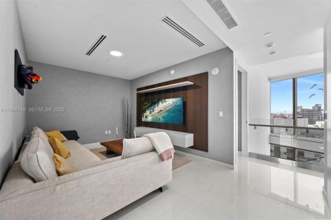 Condo in Miami, Florida, 5 bedrooms  № 2025068 - photo 14