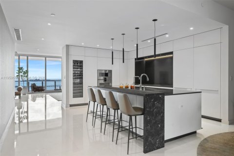 Condo in Miami, Florida, 5 bedrooms  № 2025068 - photo 9