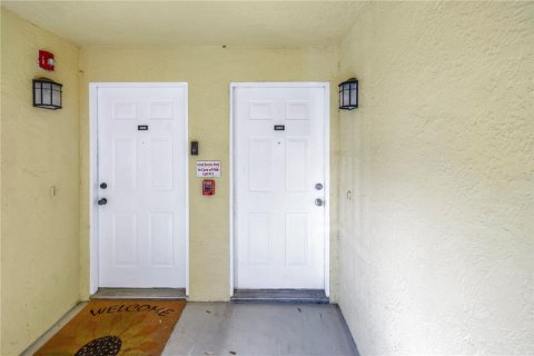 Condo in Saint Petersburg, Florida, 3 bedrooms  № 1006350 - photo 2