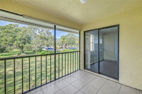 Condo in Saint Petersburg, Florida, 3 bedrooms  № 1006350 - photo 26