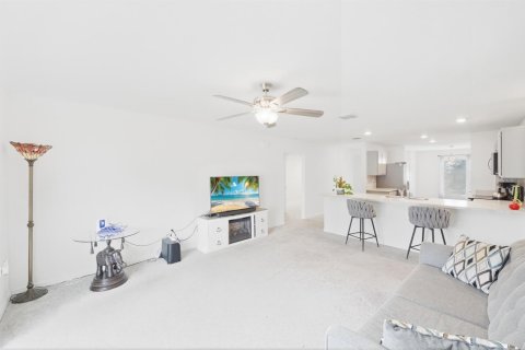 Casa en venta en Port St. Lucie, Florida, 3 dormitorios, 143.26 m2 № 2384559 - foto 17