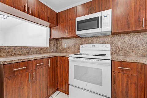 Condominio en venta en Hialeah, Florida, 2 dormitorios, 90.77 m2 № 1730493 - foto 23