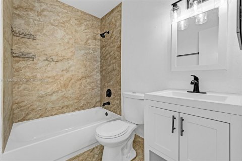 Condominio en venta en Hialeah, Florida, 2 dormitorios, 90.77 m2 № 1730493 - foto 1