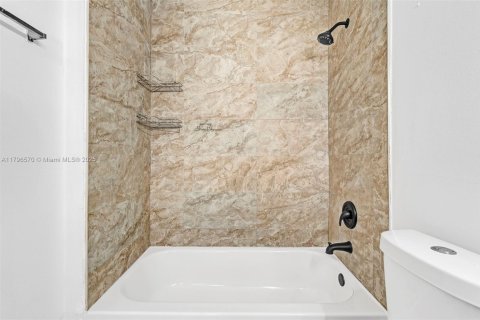 Condominio en venta en Hialeah, Florida, 2 dormitorios, 90.77 m2 № 1730493 - foto 19