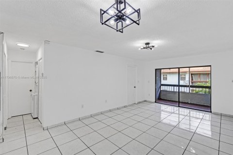Condominio en venta en Hialeah, Florida, 2 dormitorios, 90.77 m2 № 1730493 - foto 30