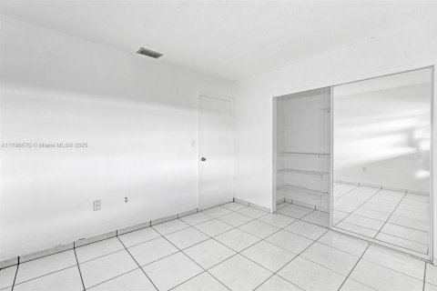 Condominio en venta en Hialeah, Florida, 2 dormitorios, 90.77 m2 № 1730493 - foto 26
