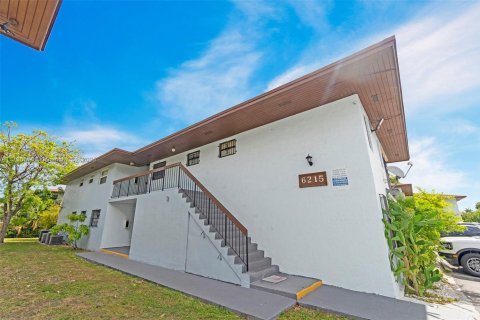 Condominio en venta en Hialeah, Florida, 2 dormitorios, 90.77 m2 № 1730493 - foto 7