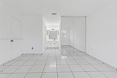 Condominio en venta en Hialeah, Florida, 2 dormitorios, 90.77 m2 № 1730493 - foto 20