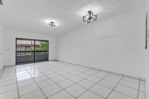 Condominio en venta en Hialeah, Florida, 2 dormitorios, 90.77 m2 № 1730493 - foto 22