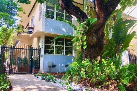 Кондоминиум с 1 спальней в Майами-Бич, Флорида № 2058452