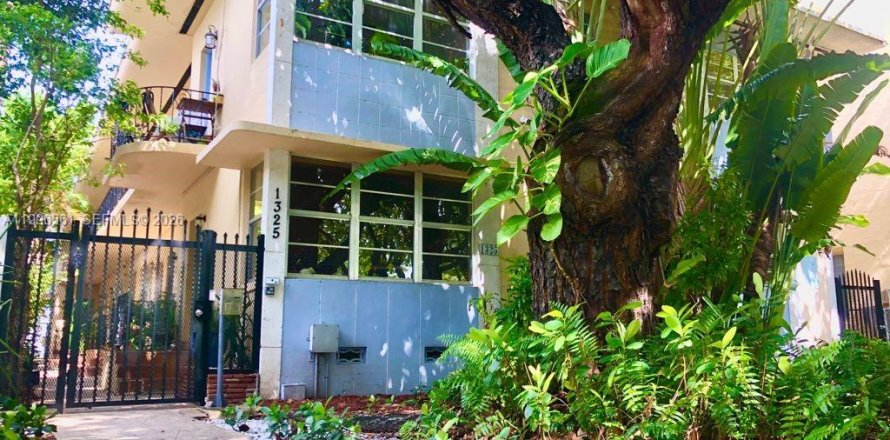 Кондоминиум с 1 спальней в Майами-Бич, Флорида № 2058452