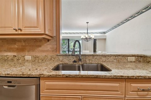 Condo in Palm Harbor, Florida, 2 bedrooms  № 1108989 - photo 14