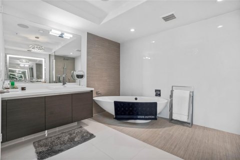 Condo in Sunny Isles Beach, Florida, 3 bedrooms № 2076814 - photo 26