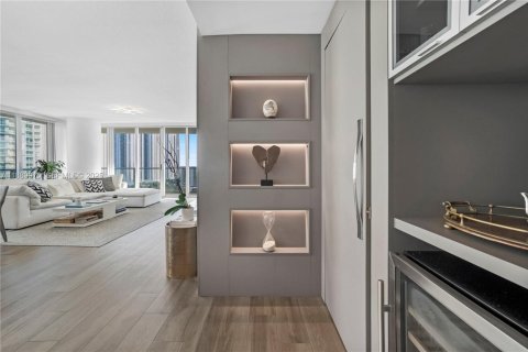 Condo in Sunny Isles Beach, Florida, 3 bedrooms № 2076814 - photo 10