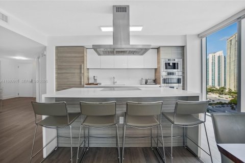 Condo in Sunny Isles Beach, Florida, 3 bedrooms № 2076814 - photo 8
