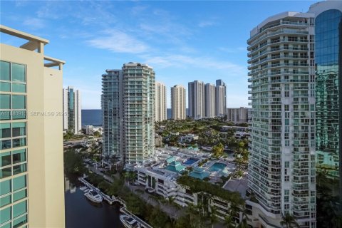 Condo in Sunny Isles Beach, Florida, 3 bedrooms № 2076814 - photo 21