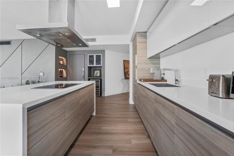 Condo in Sunny Isles Beach, Florida, 3 bedrooms № 2076814 - photo 11