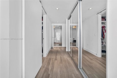 Condo in Sunny Isles Beach, Florida, 3 bedrooms № 2076814 - photo 15