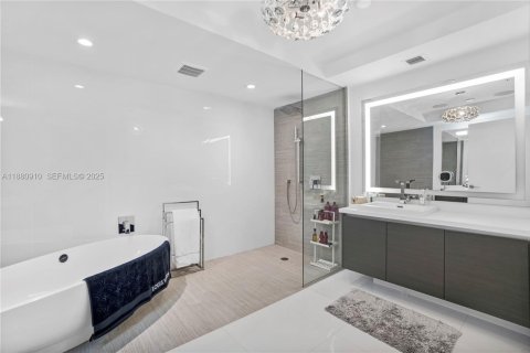 Condo in Sunny Isles Beach, Florida, 3 bedrooms № 2076814 - photo 25