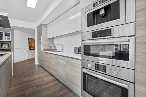 Condo in Sunny Isles Beach, Florida, 3 bedrooms № 2076814 - photo 9