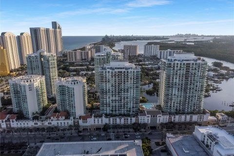 Condo in Sunny Isles Beach, Florida, 3 bedrooms  № 2076814