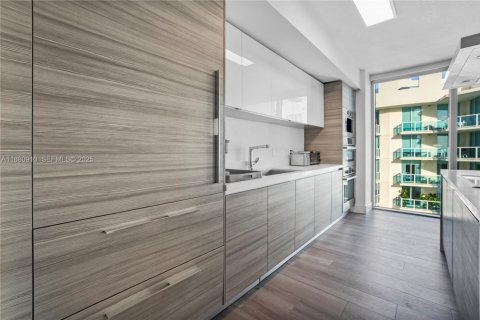 Condo in Sunny Isles Beach, Florida, 3 bedrooms № 2076814 - photo 13