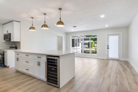 House in Fort Lauderdale, Florida 3 bedrooms, 180.04 sq.m. № 1951397 - photo 9