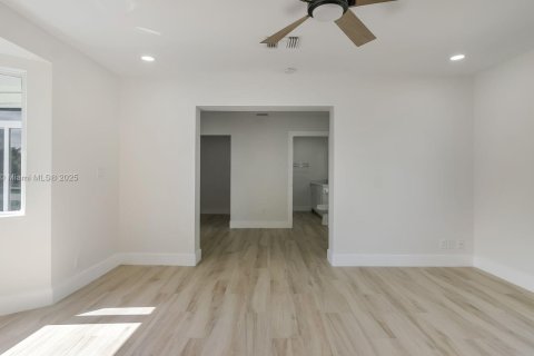 House in Fort Lauderdale, Florida 3 bedrooms, 180.04 sq.m. № 1951397 - photo 24