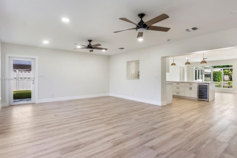 House in Fort Lauderdale, Florida 3 bedrooms, 180.04 sq.m. № 1951397 - photo 20