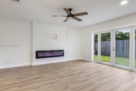 House in Fort Lauderdale, Florida 3 bedrooms, 180.04 sq.m. № 1951397 - photo 18