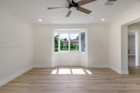 House in Fort Lauderdale, Florida 3 bedrooms, 180.04 sq.m. № 1951397 - photo 25