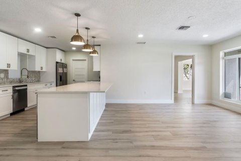 House in Fort Lauderdale, Florida 3 bedrooms, 180.04 sq.m. № 1951397 - photo 5