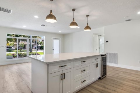 House in Fort Lauderdale, Florida 3 bedrooms, 180.04 sq.m. № 1951397 - photo 11