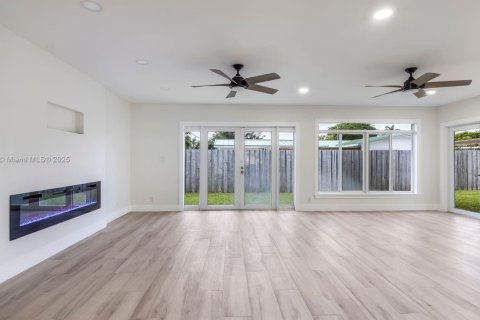 House in Fort Lauderdale, Florida 3 bedrooms, 180.04 sq.m. № 1951397 - photo 14
