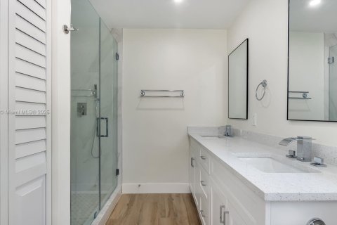 House in Fort Lauderdale, Florida 3 bedrooms, 180.04 sq.m. № 1951397 - photo 28
