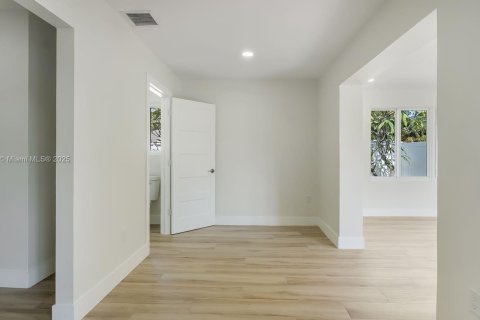 House in Fort Lauderdale, Florida 3 bedrooms, 180.04 sq.m. № 1951397 - photo 22