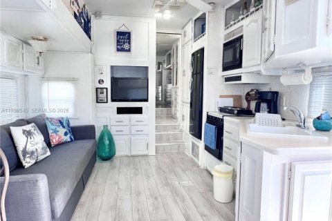 Apartamento en alquiler en Key Largo, Florida, 1 dormitorio № 2088590 - foto 2