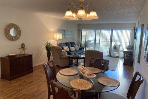 Condominio en alquiler en Venice, Florida, 2 dormitorios, 99.87 m2 № 2096088 - foto 2