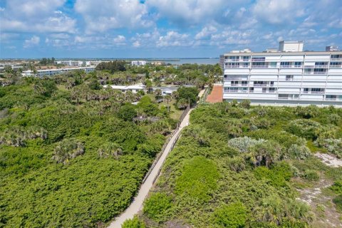 House in Cocoa Beach, Florida 2 bedrooms, 140.38 sq.m. № 1829100 - photo 29